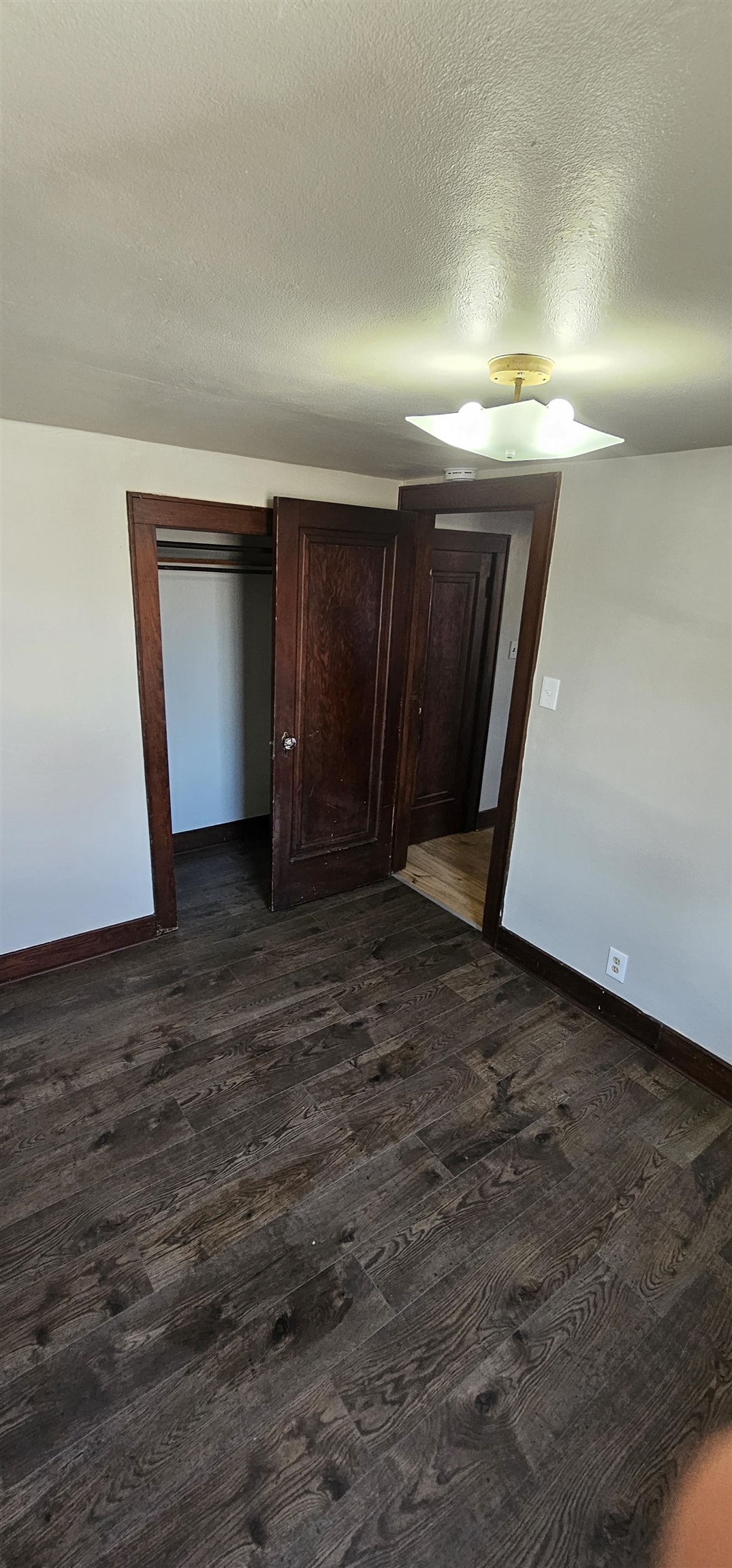 818 N VAN BUREN Street