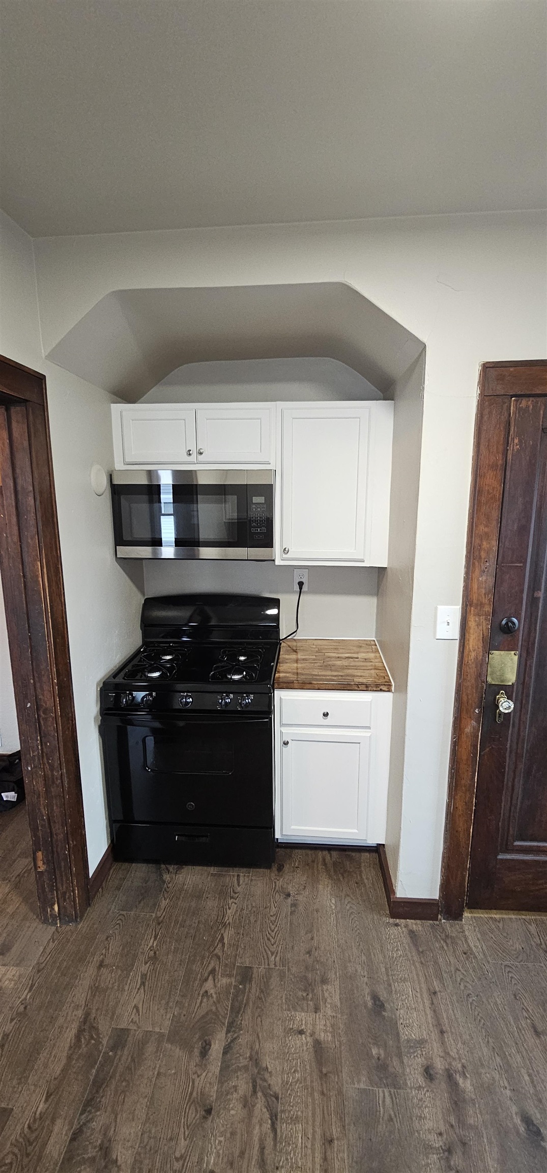 818 N VAN BUREN Street