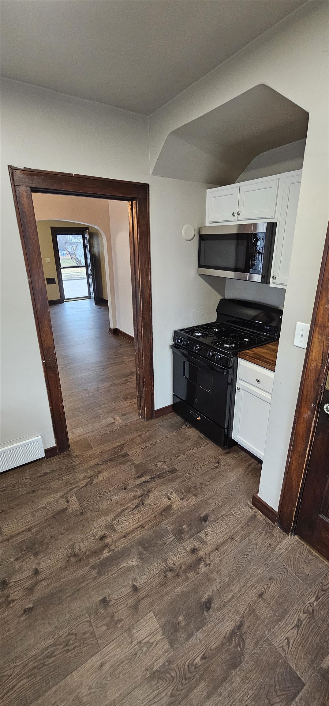 818 N VAN BUREN Street