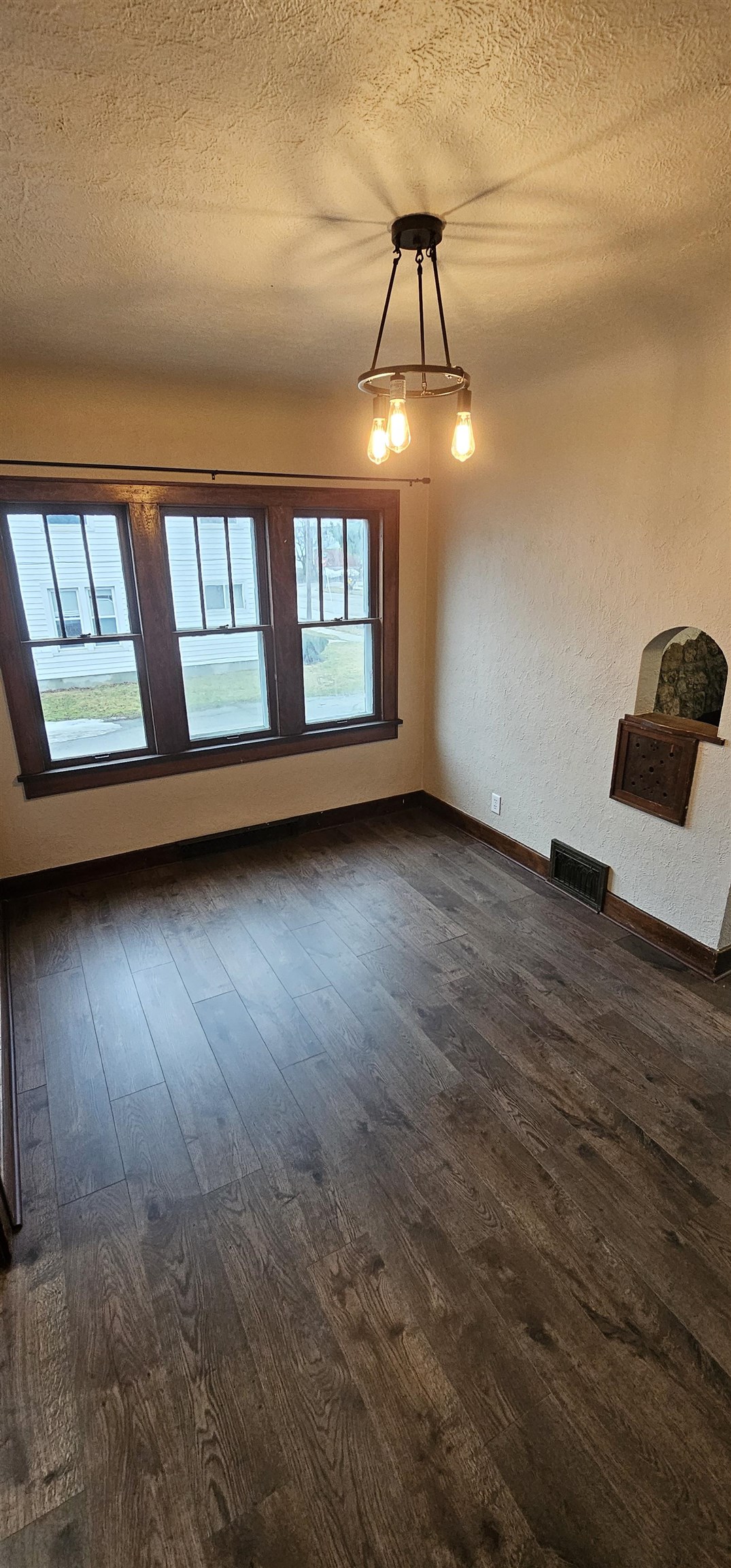 818 N VAN BUREN Street