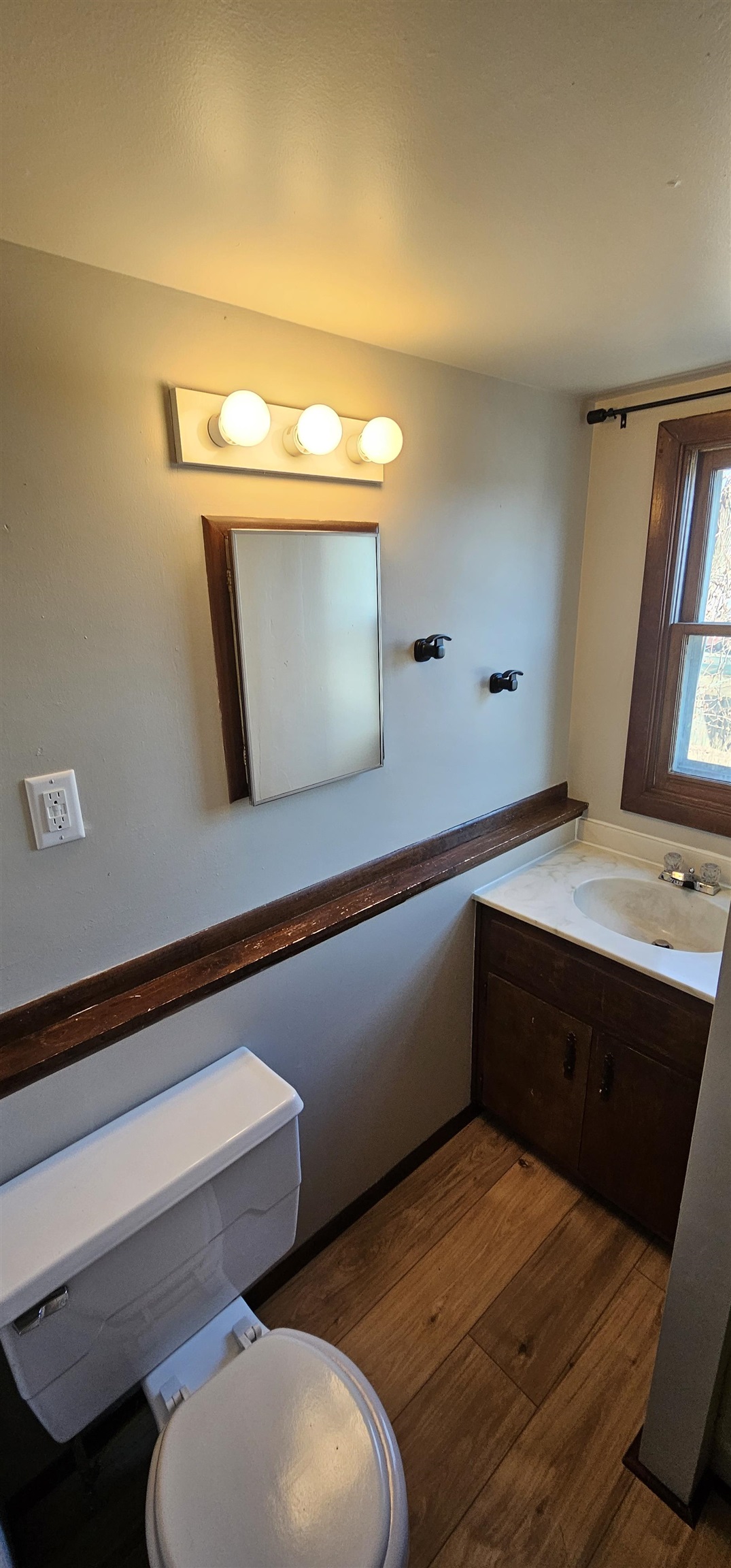 818 N VAN BUREN Street