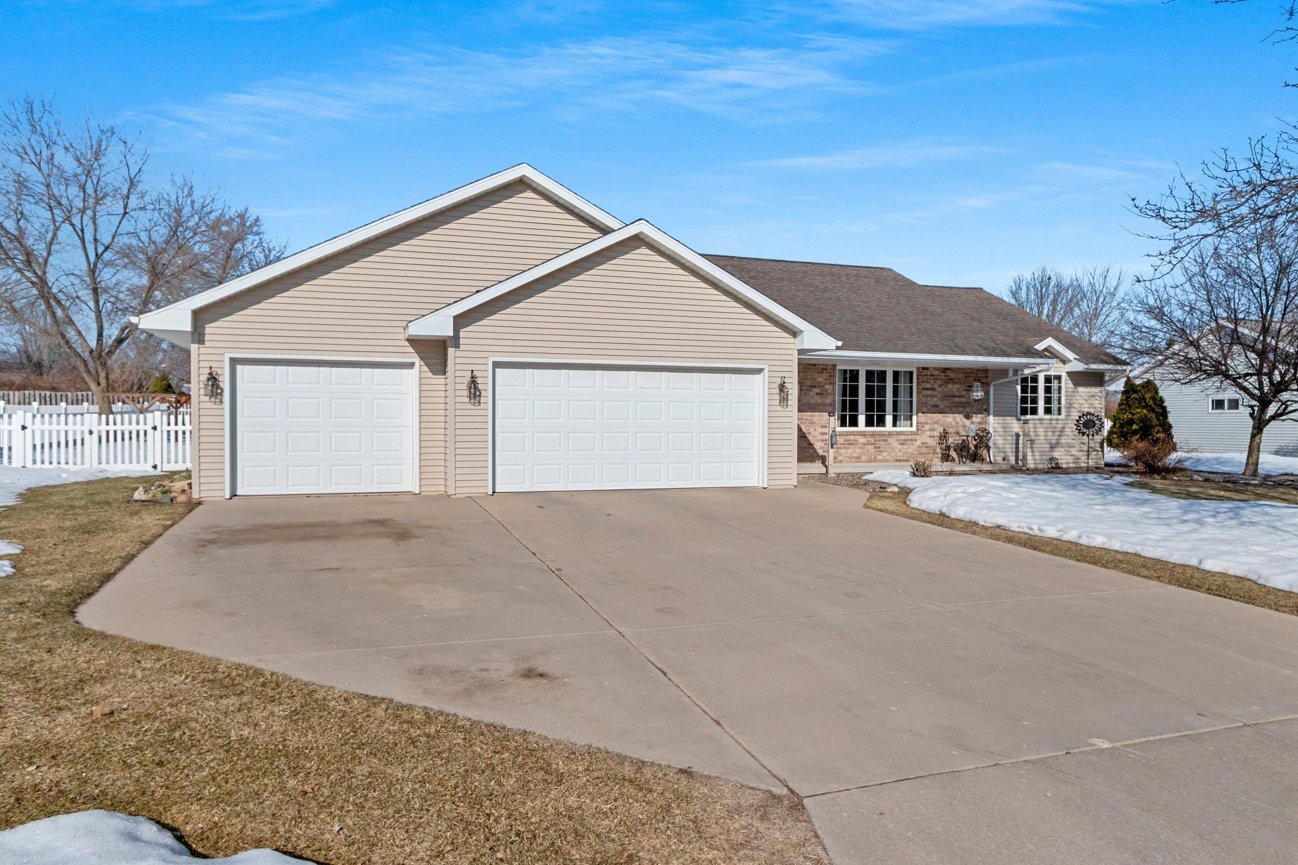 424 POLCZINSKI Circle