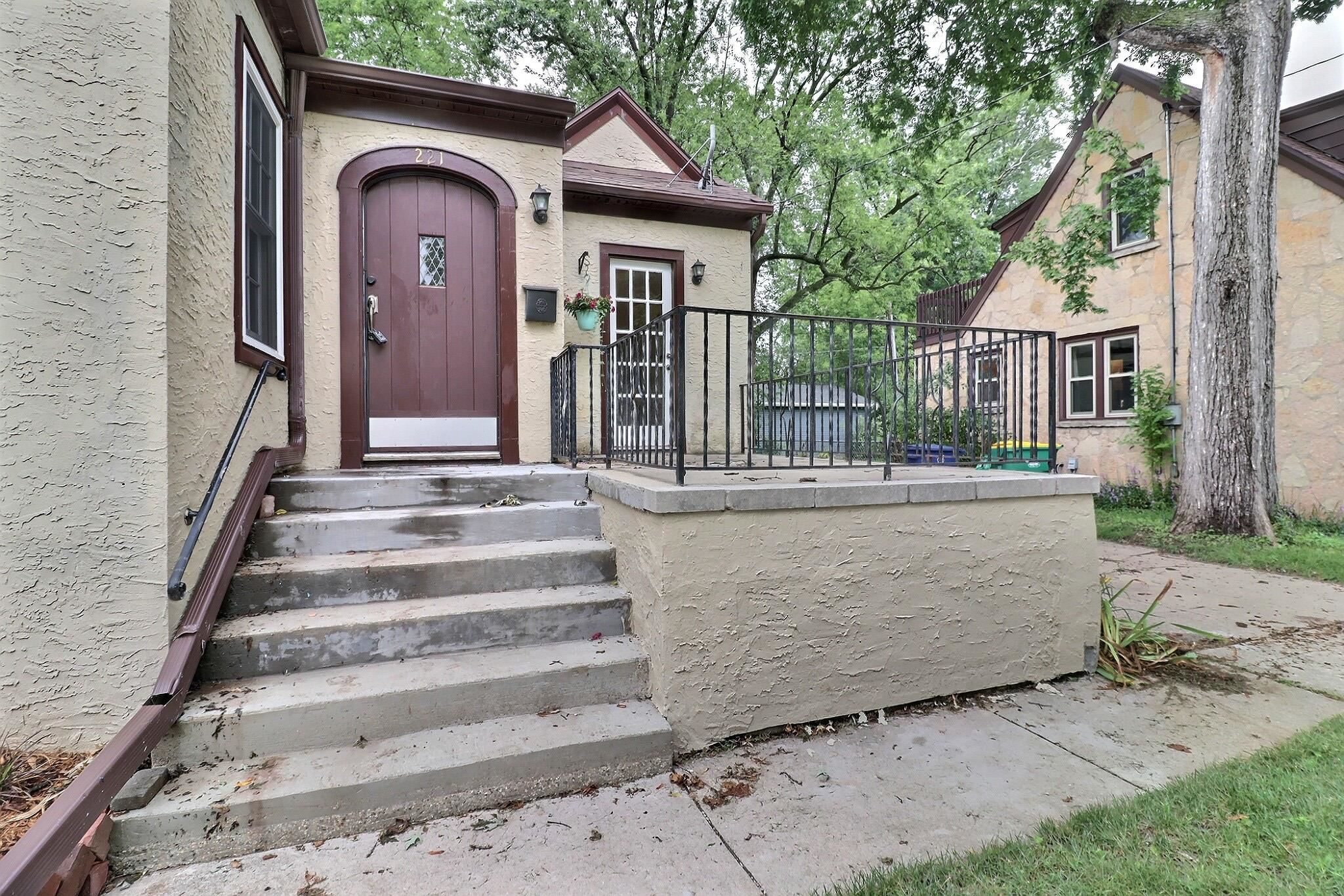 221 GRAY Street