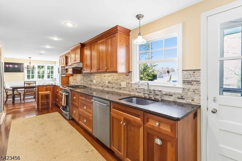 54 Knollwood Ave