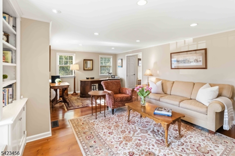 54 Knollwood Ave
