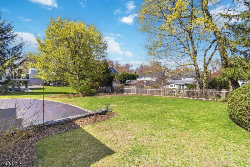 54 Knollwood Ave