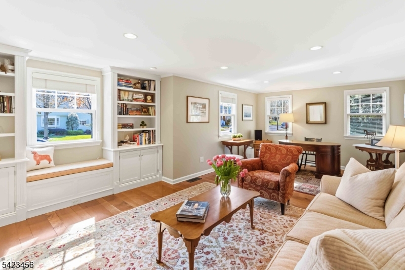 54 Knollwood Ave