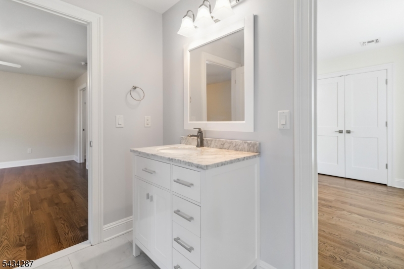 119 Park Avenue B