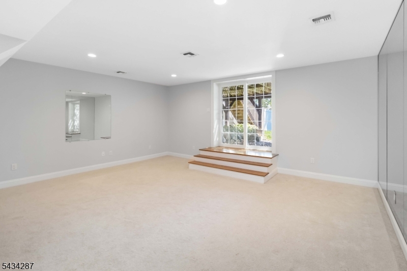 119 Park Avenue B