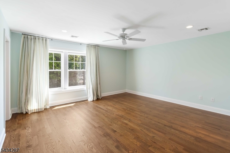 119 Park Avenue B