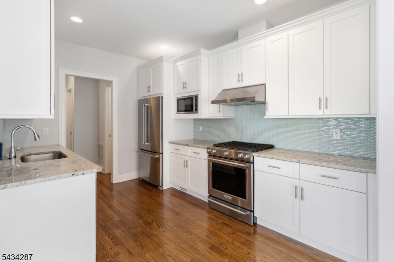 119 Park Avenue B