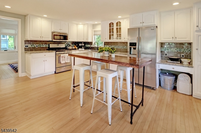 10 Meadow Rd