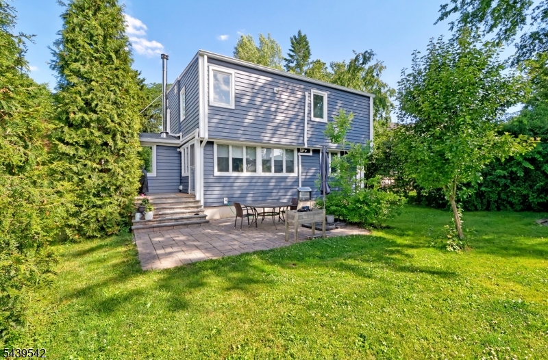 10 Meadow Rd