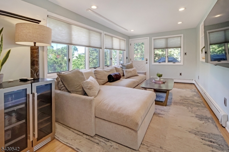 10 Meadow Rd
