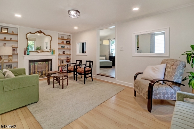 10 Meadow Rd