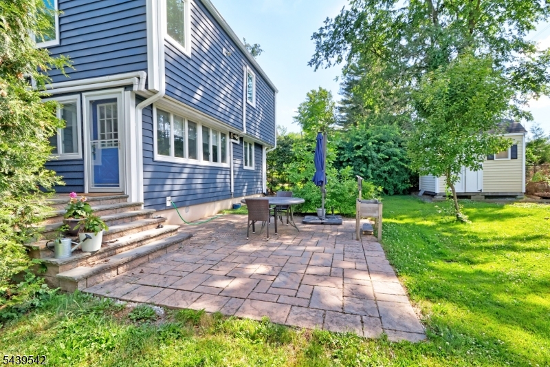 10 Meadow Rd