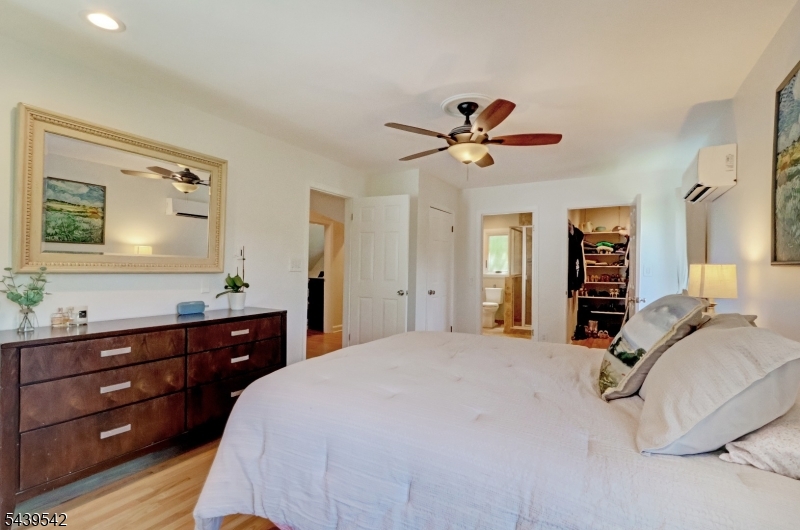 10 Meadow Rd