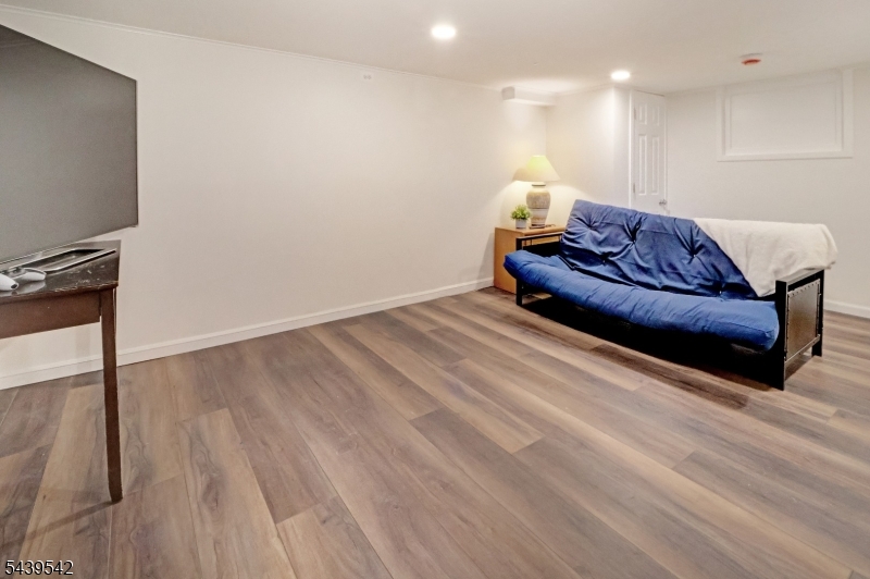 10 Meadow Rd