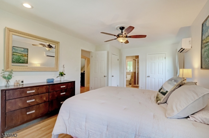 10 Meadow Rd