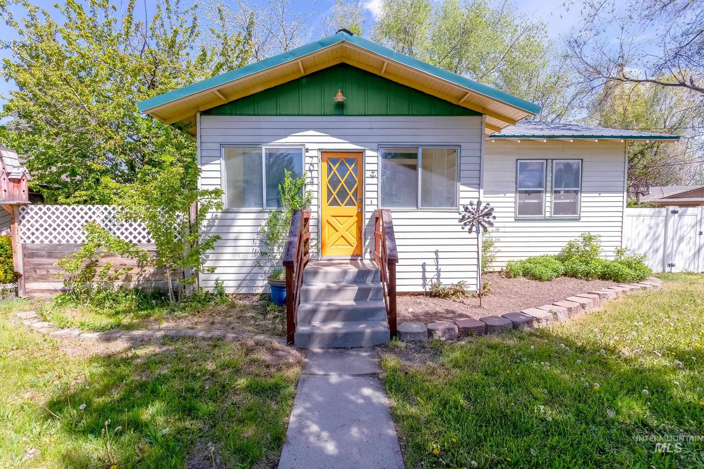 7014 W Petrie