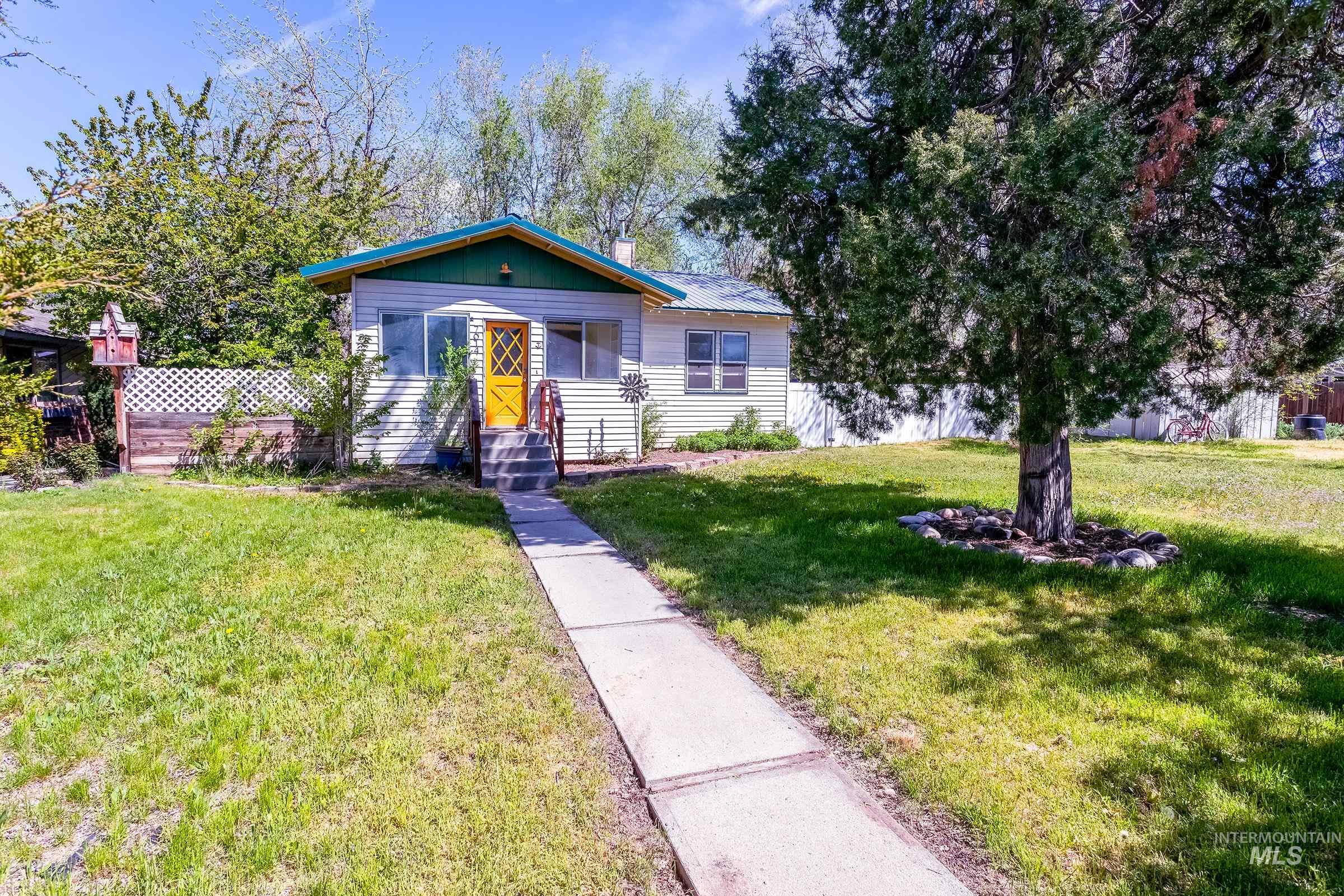 7014 W Petrie