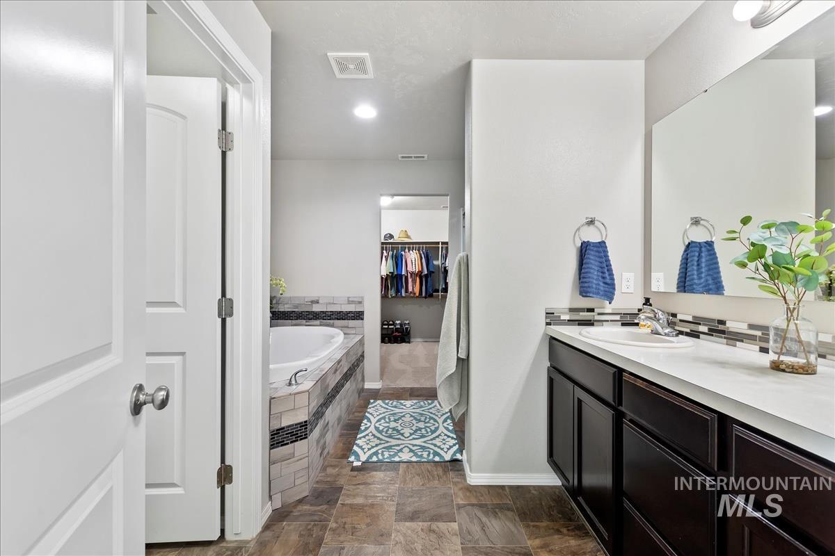1015 E Cape Elizabeth Dr