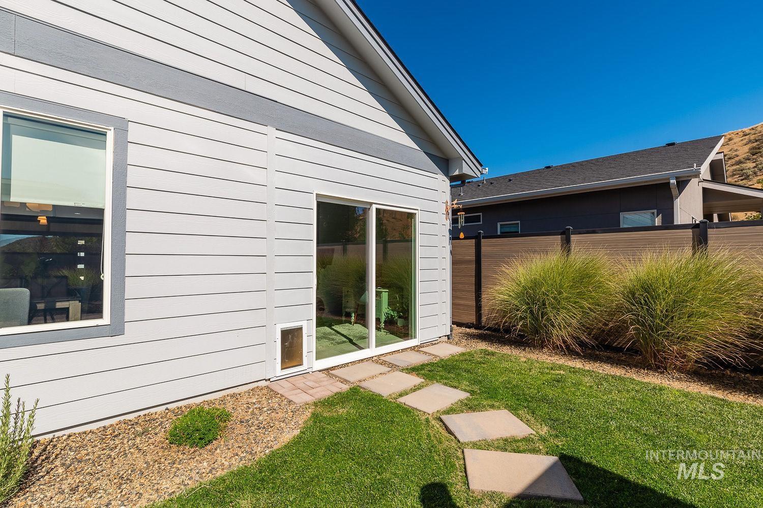 5559 W Song Sparrow St