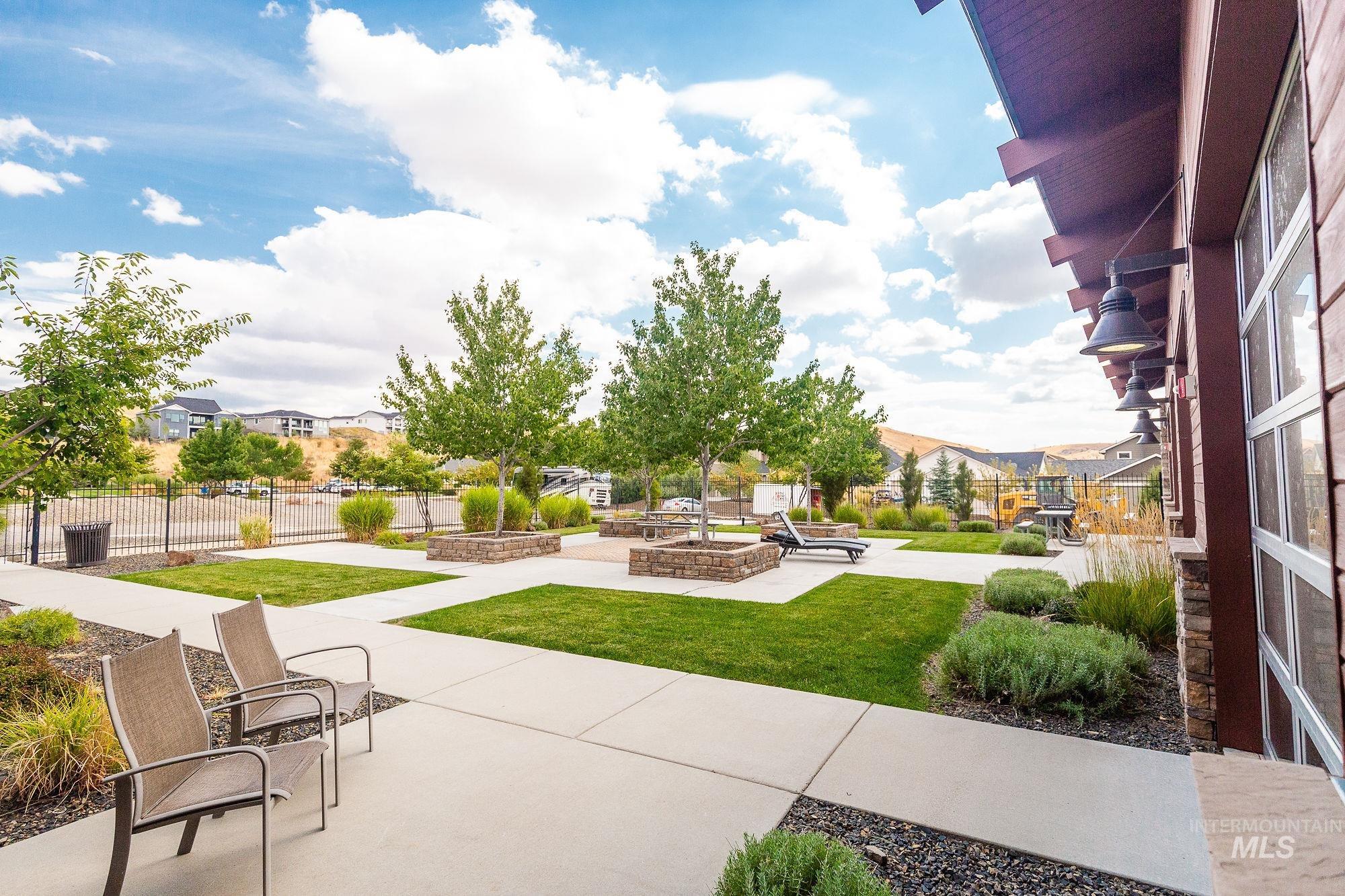 5559 W Song Sparrow St