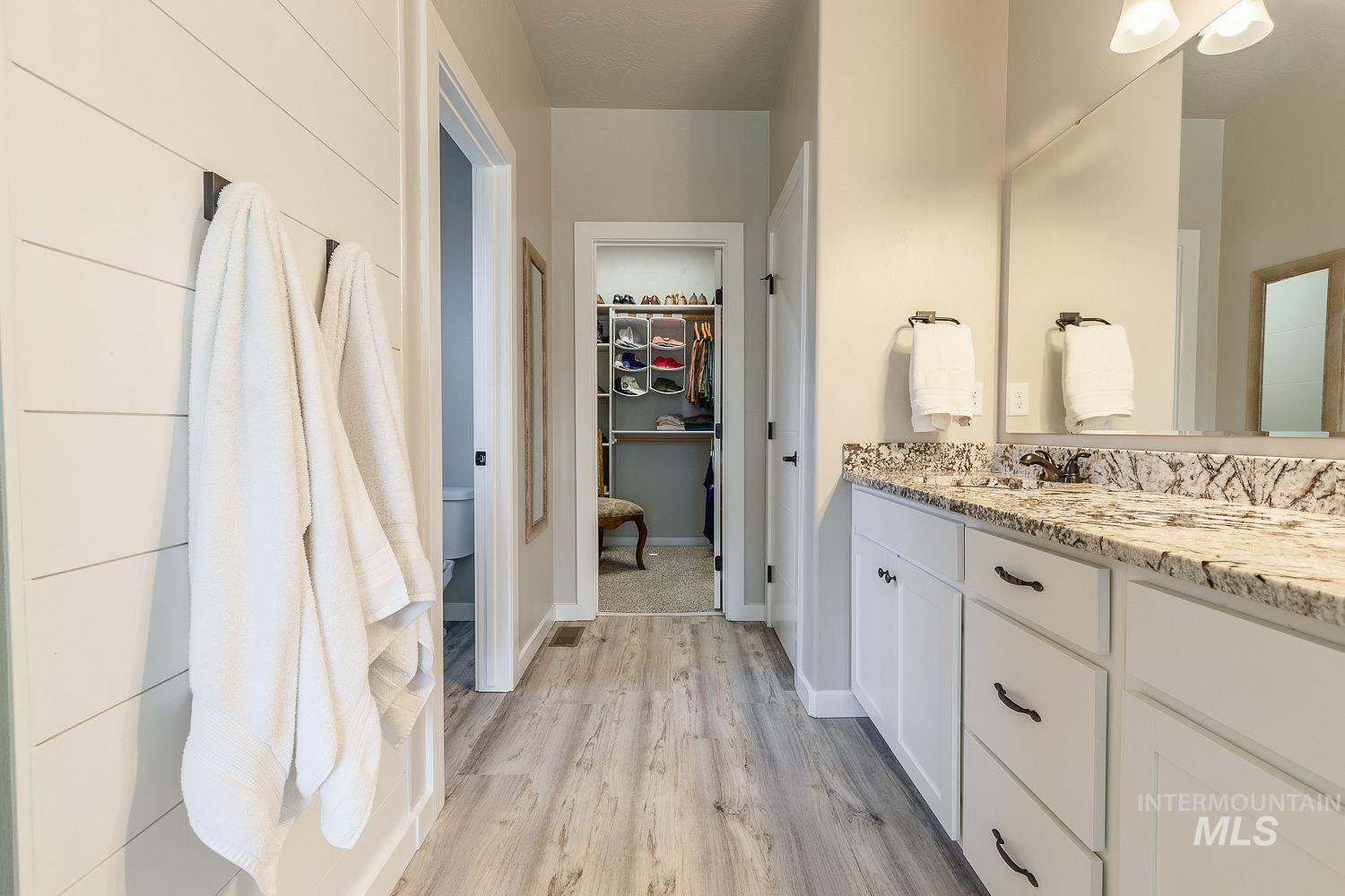 5559 W Song Sparrow St