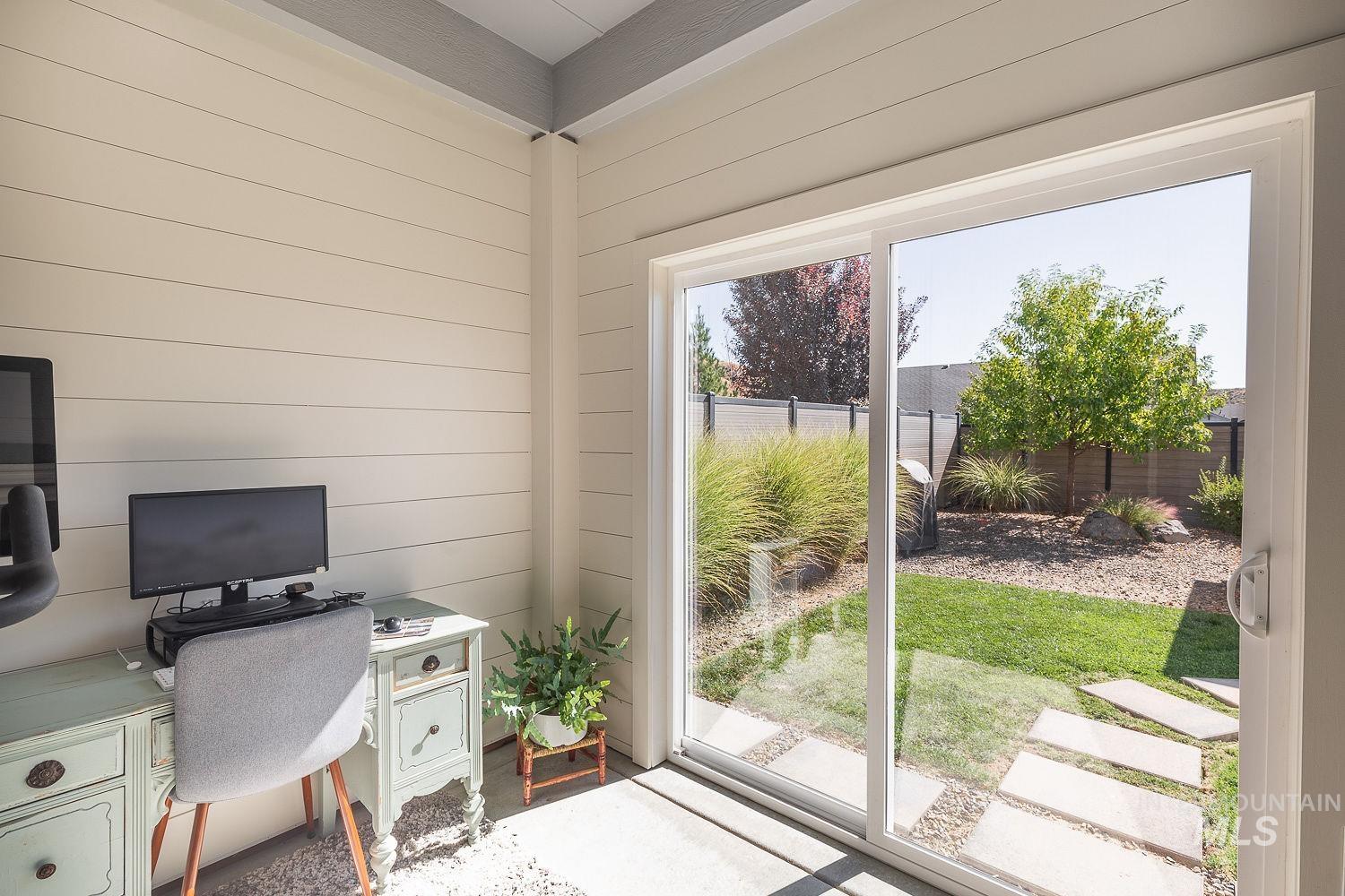 5559 W Song Sparrow St