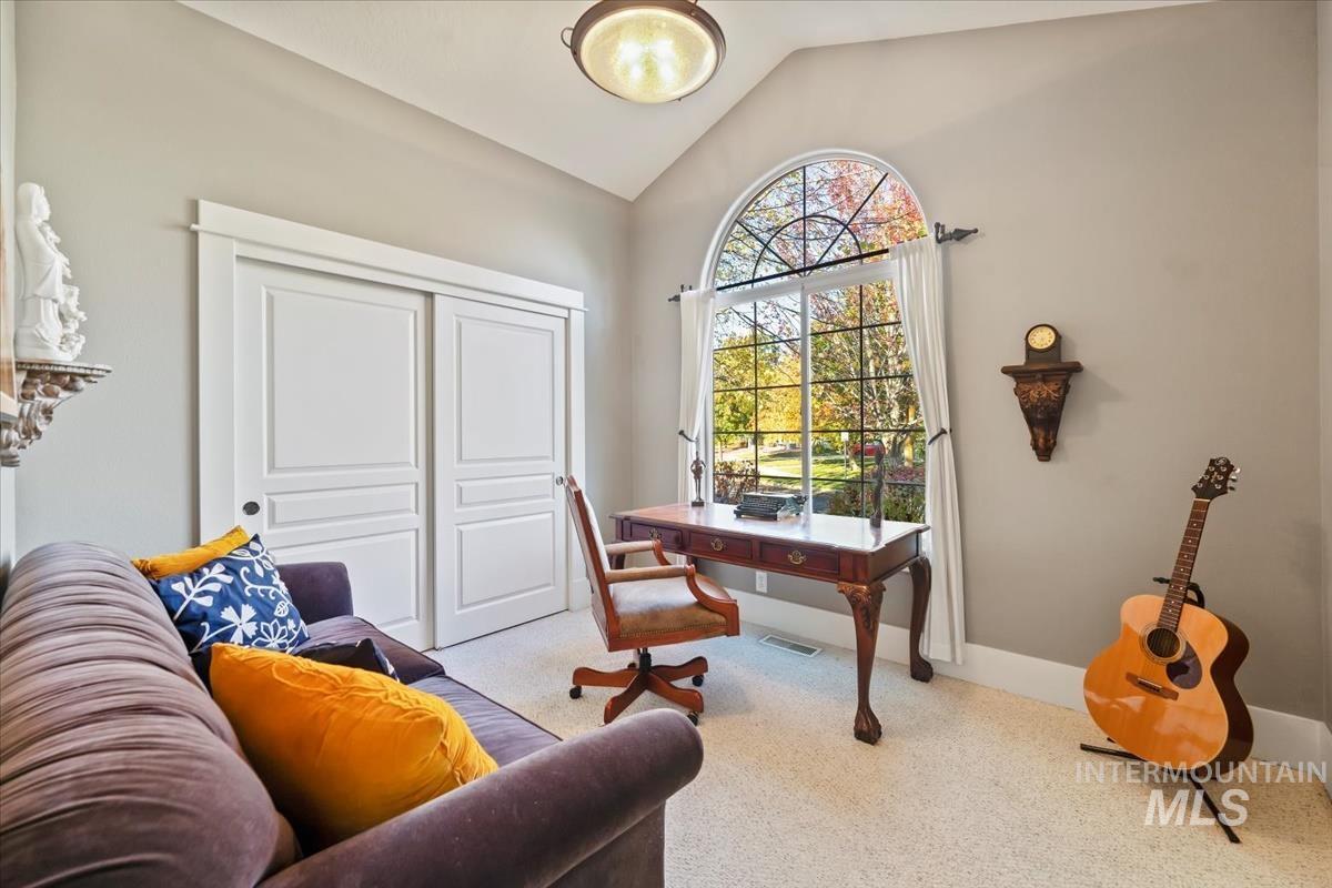 5613 W Farm Market Rd