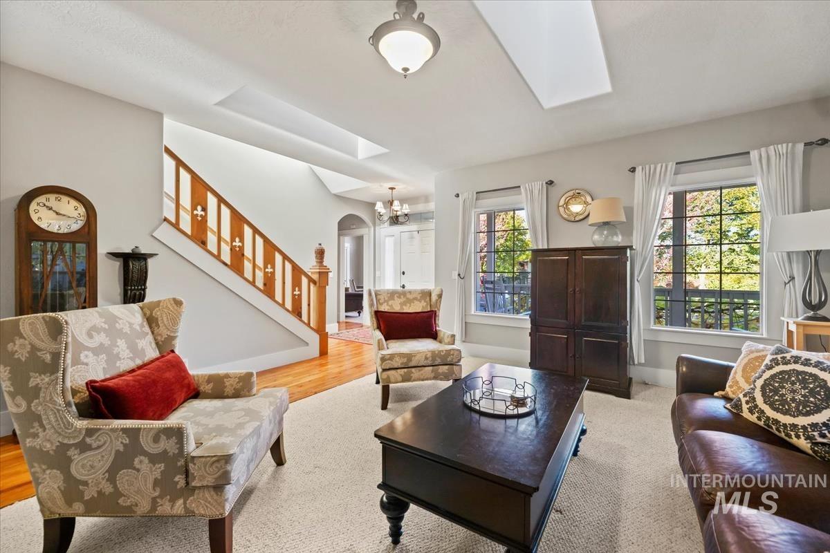 5613 W Farm Market Rd