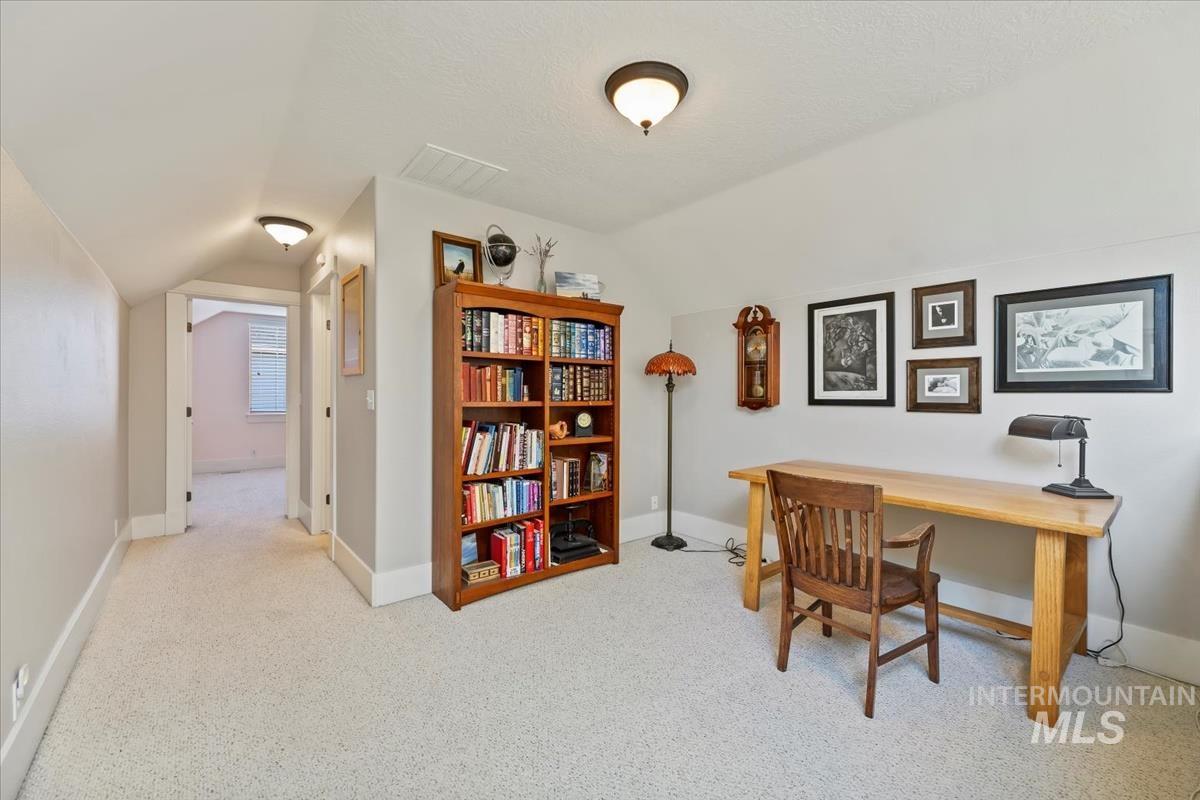 5613 W Farm Market Rd