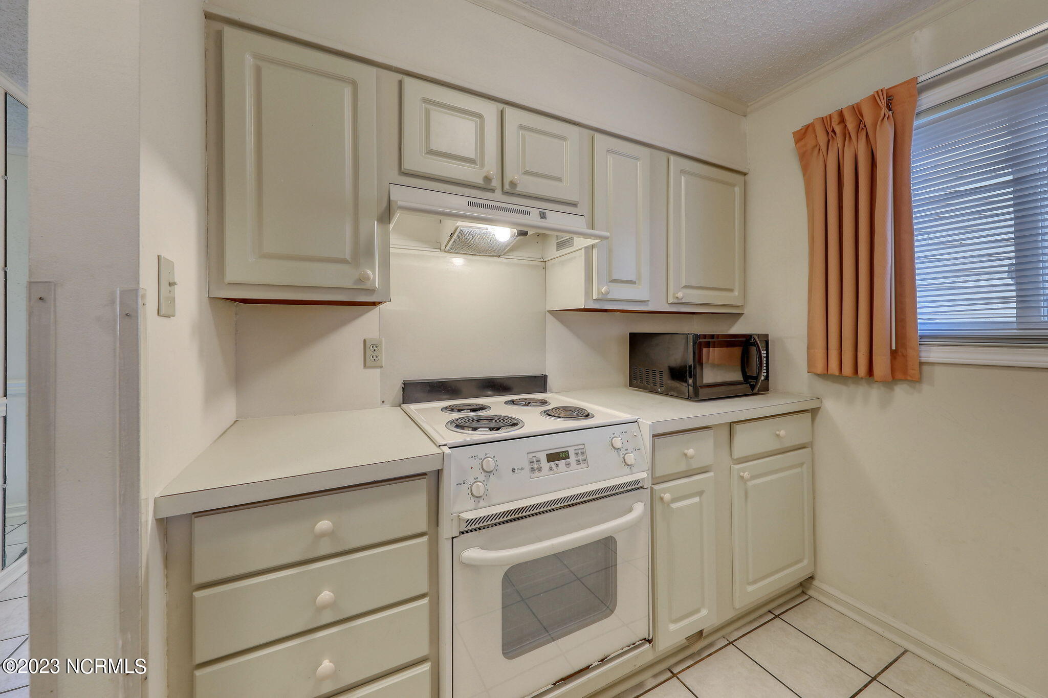 609 Hillside Avenue S, D-20