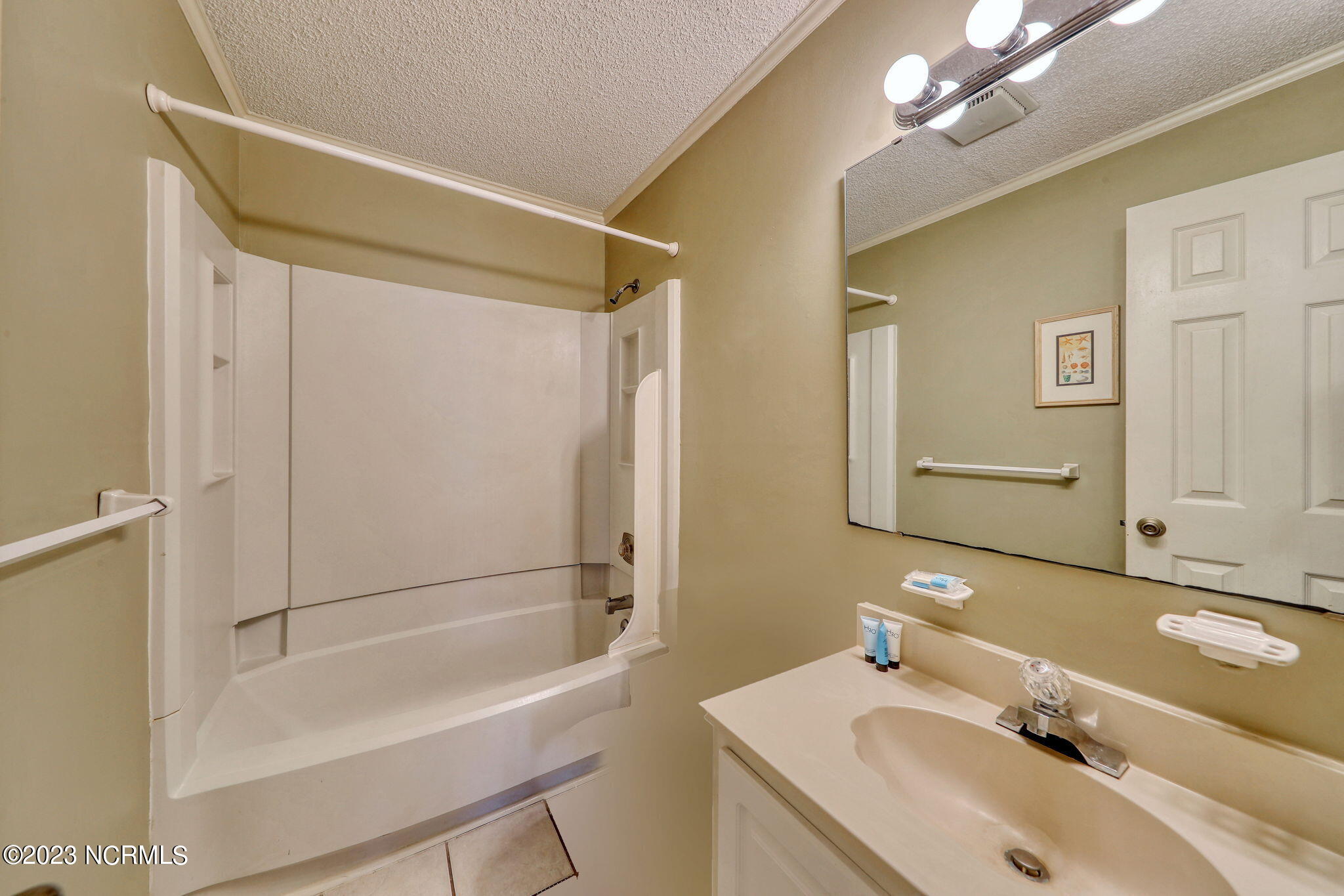 609 Hillside Avenue S, D-20
