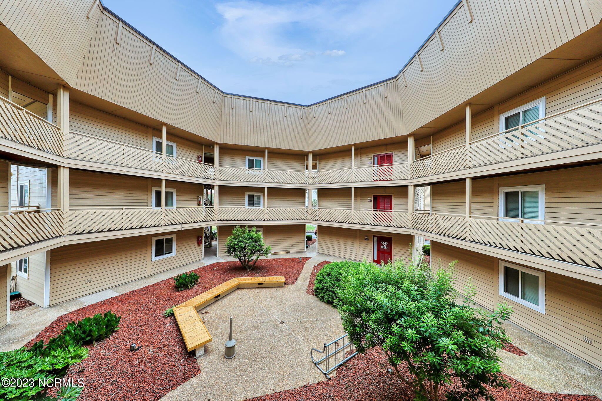 609 S Hillside Drive, D-15