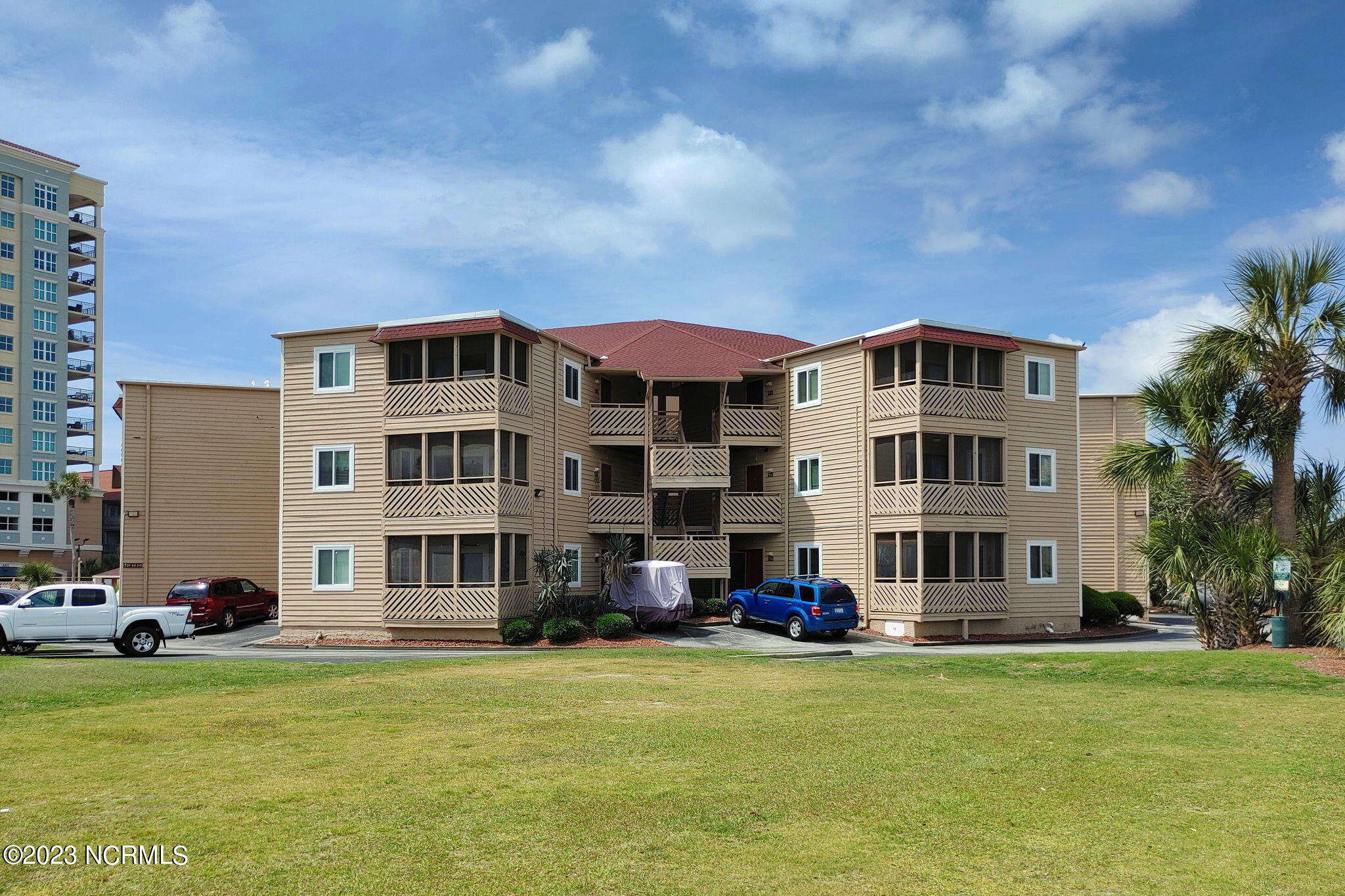 609 S Hillside Drive, D-15
