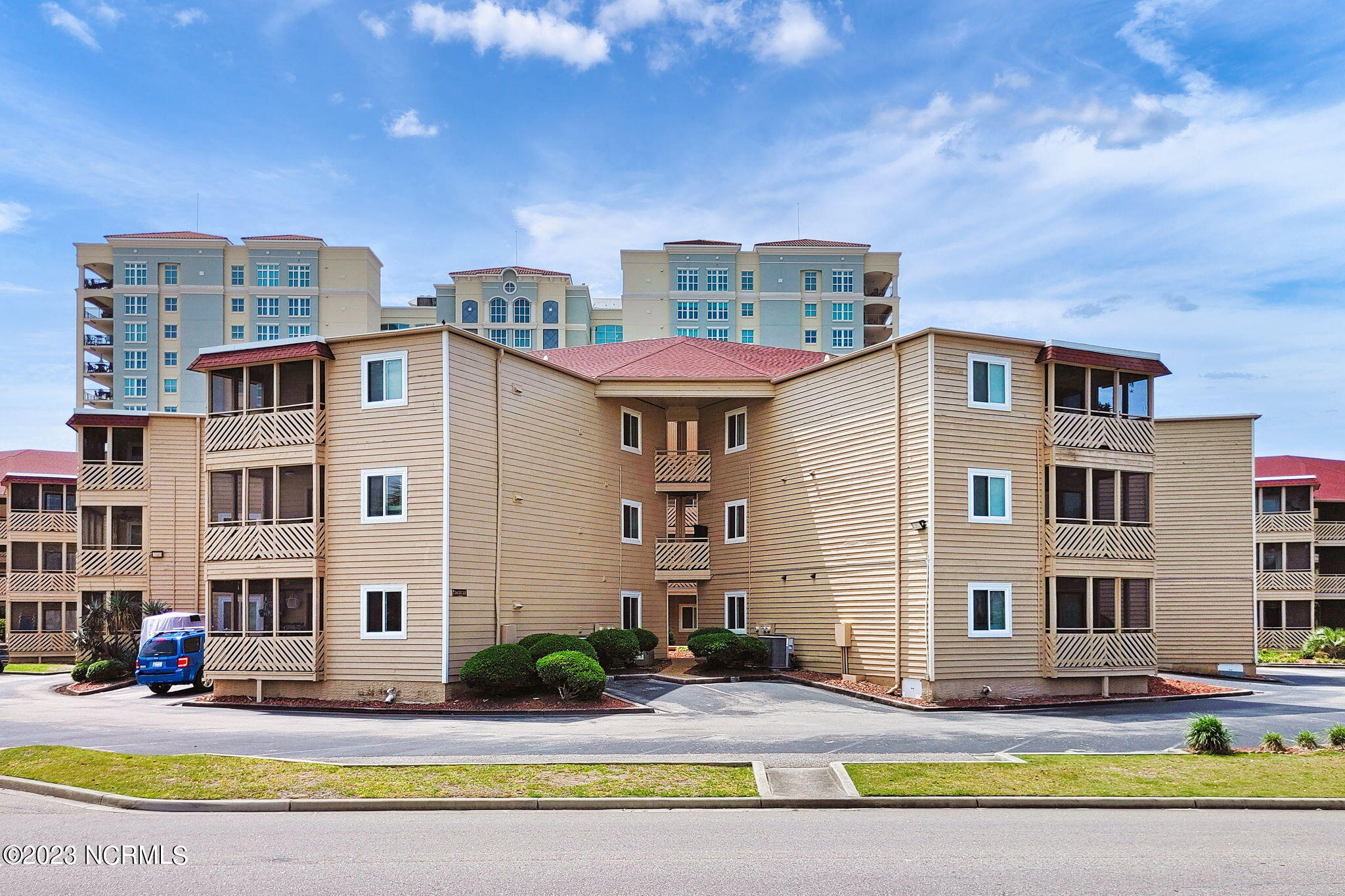 609 S Hillside Drive, D-15