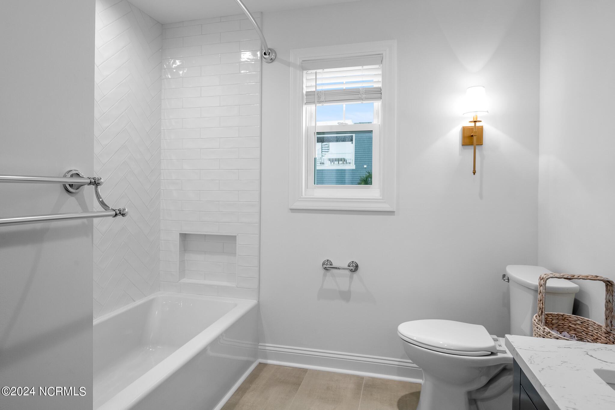 120 Ocean Boulevard E