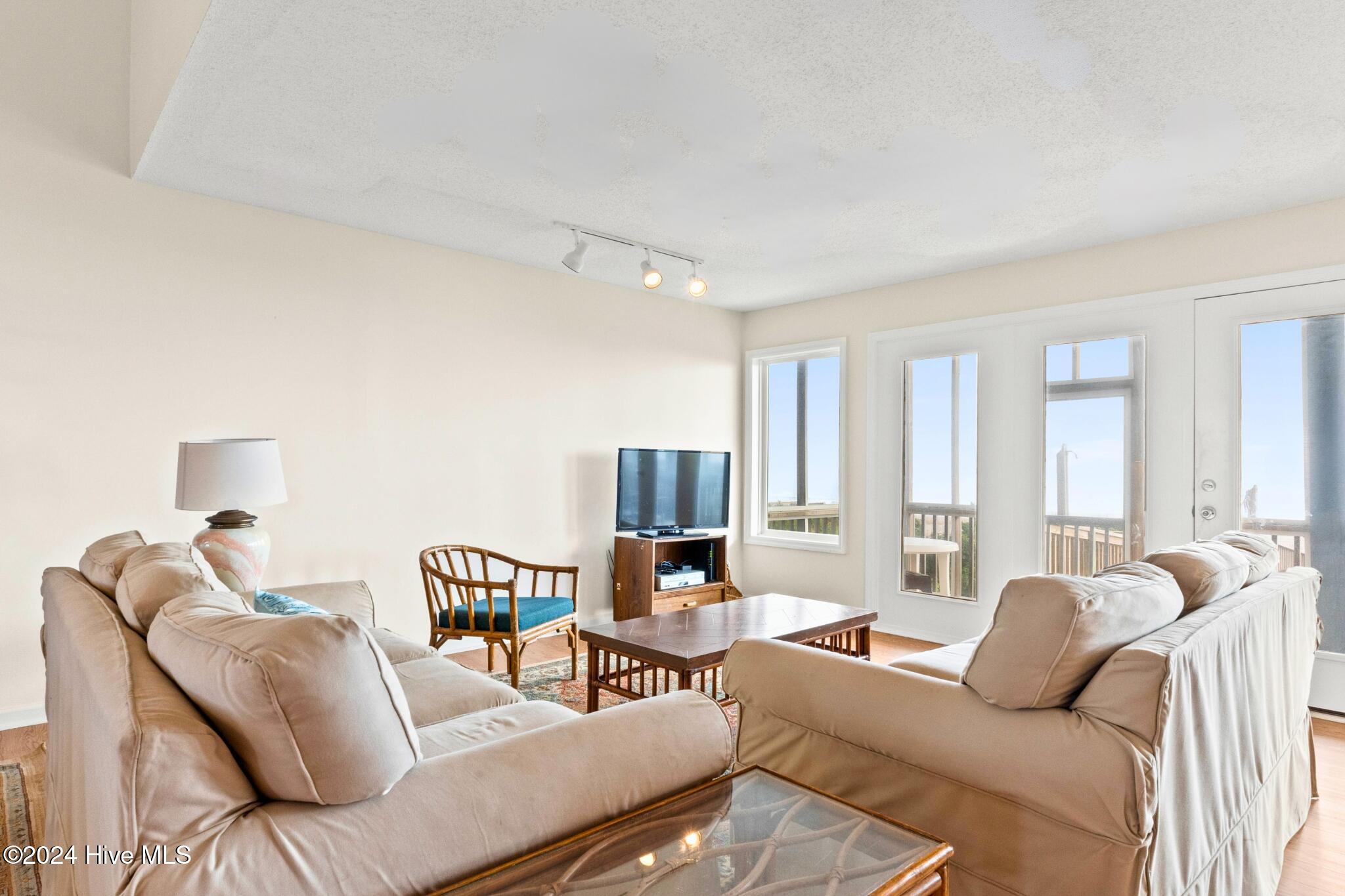 943 Ocean Boulevard W