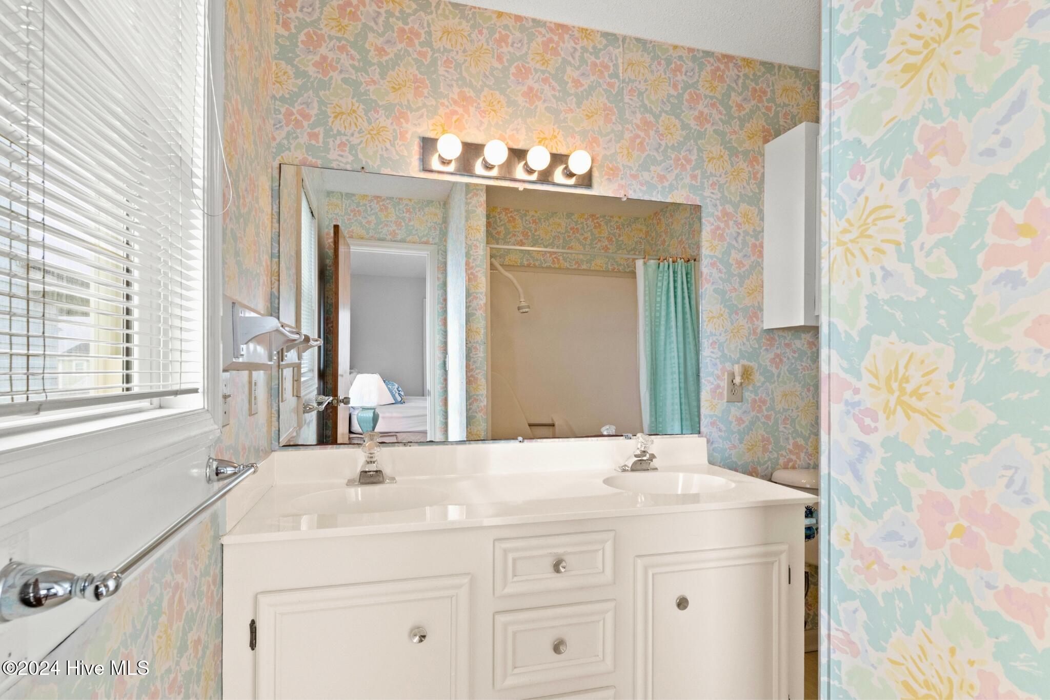 943 Ocean Boulevard W