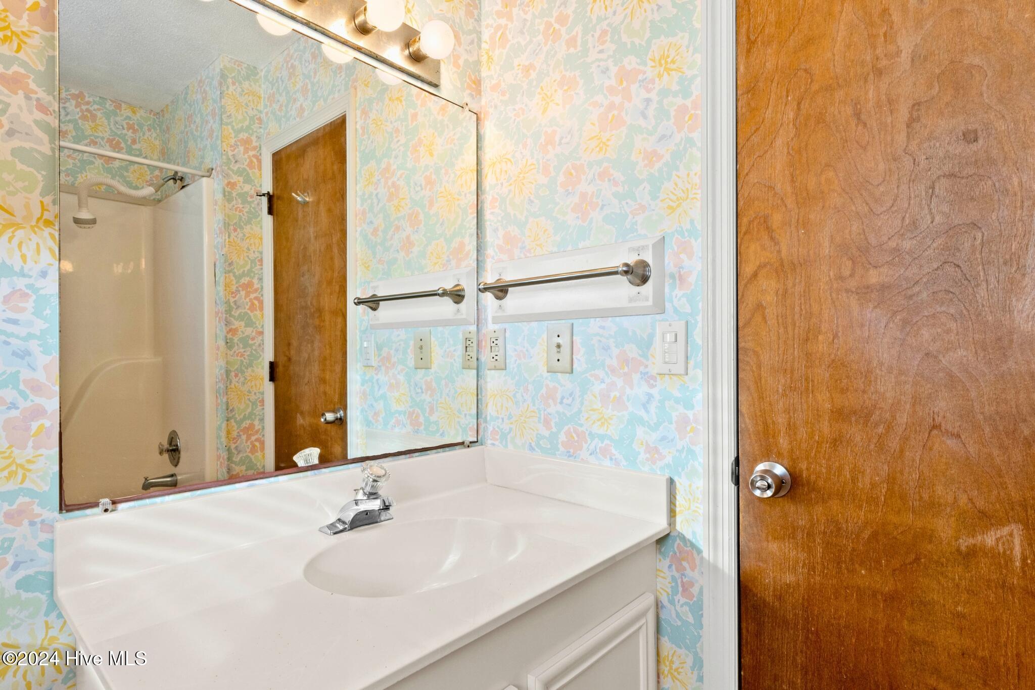 943 Ocean Boulevard W