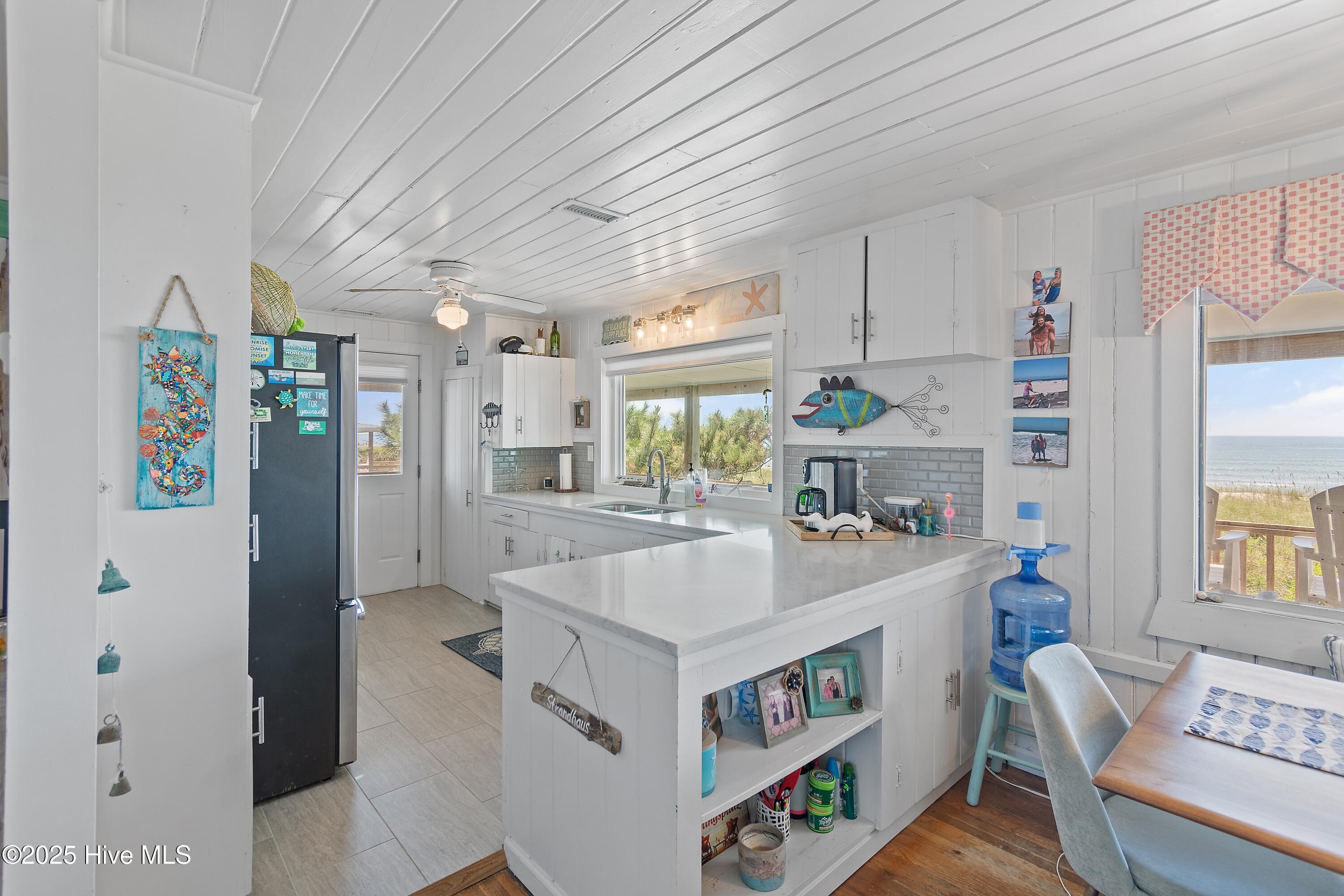 925 Ocean Boulevard W