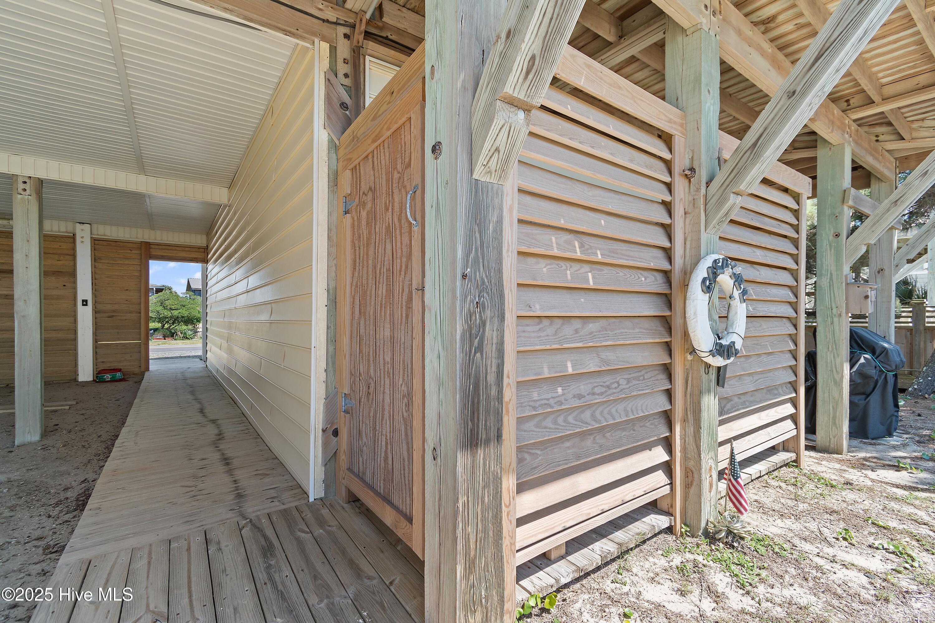 925 Ocean Boulevard W