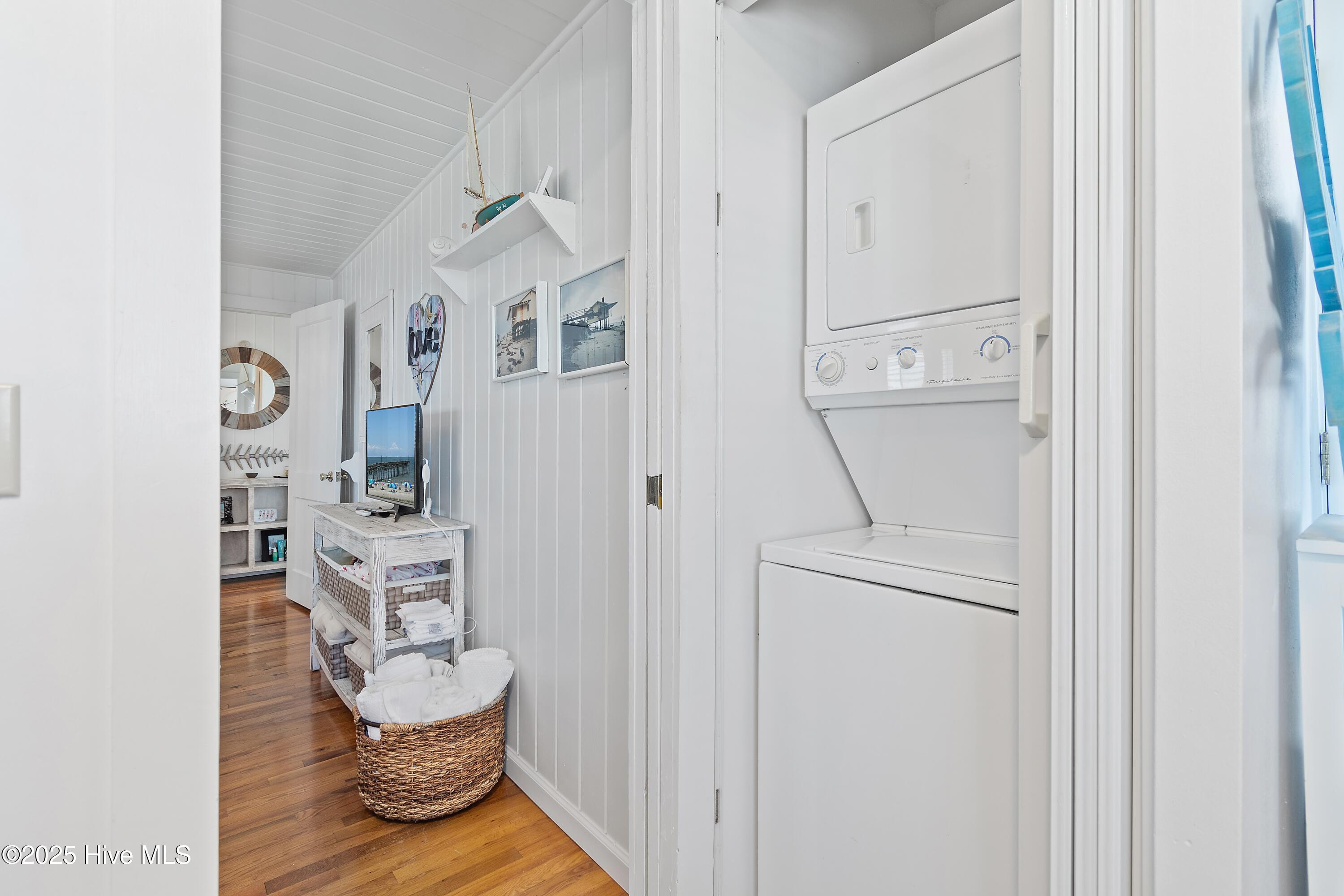 925 Ocean Boulevard W