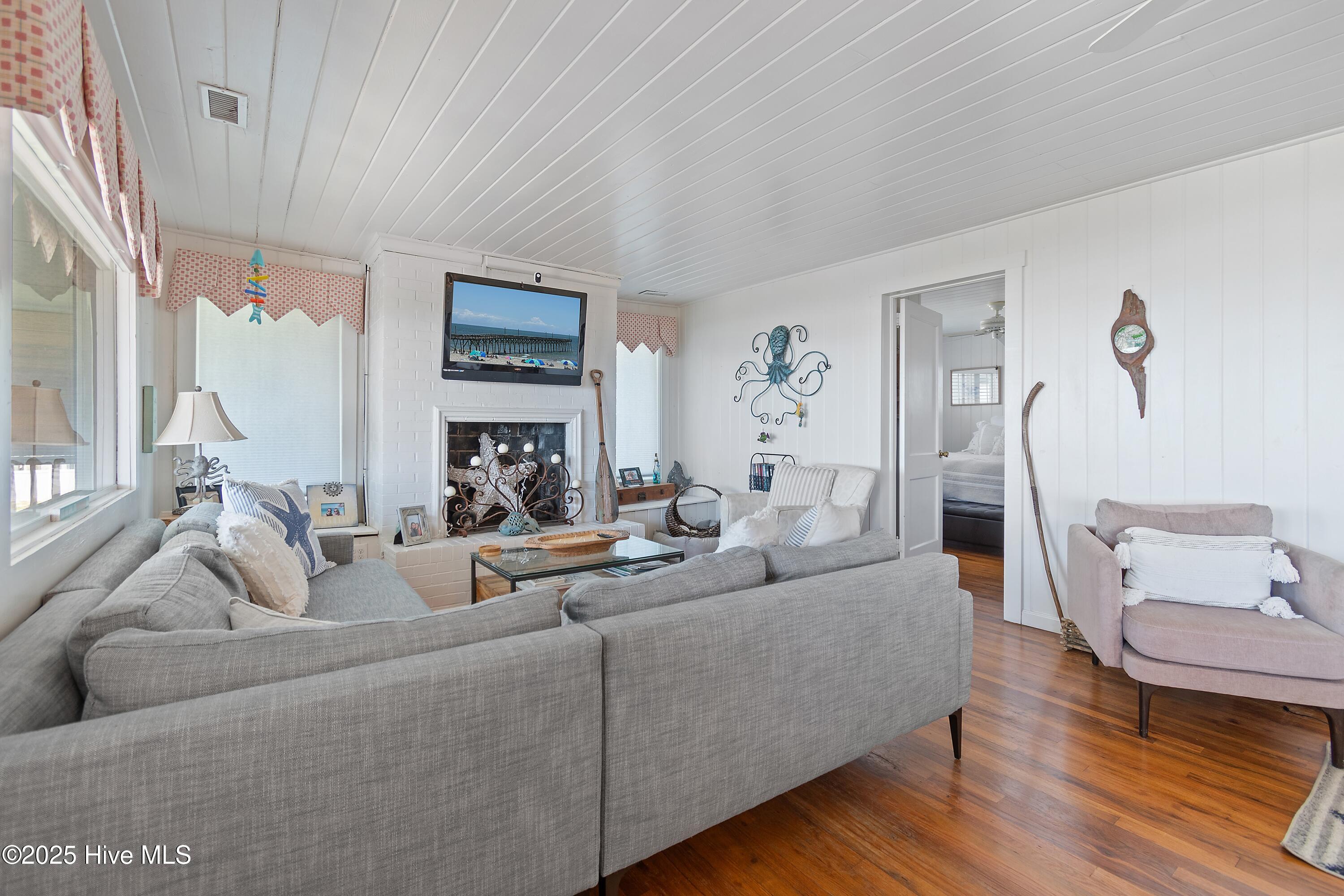 925 Ocean Boulevard W