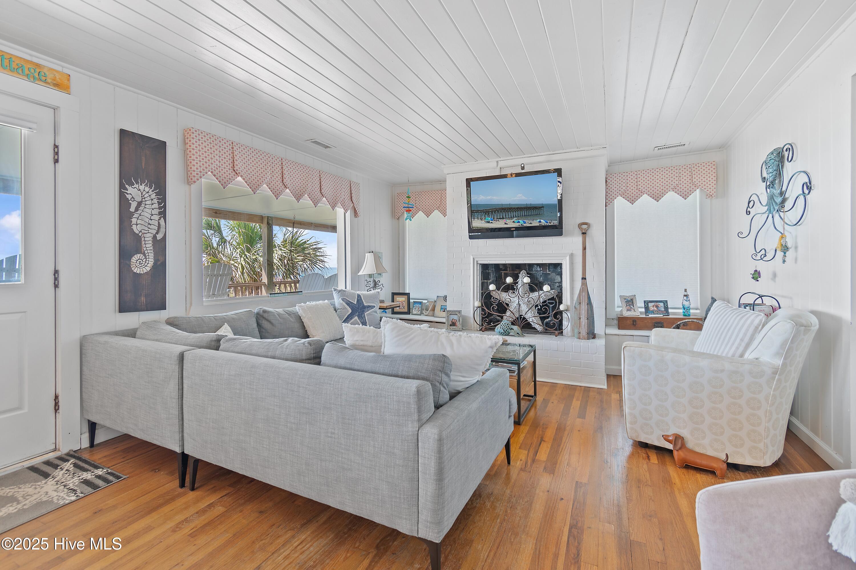 925 Ocean Boulevard W