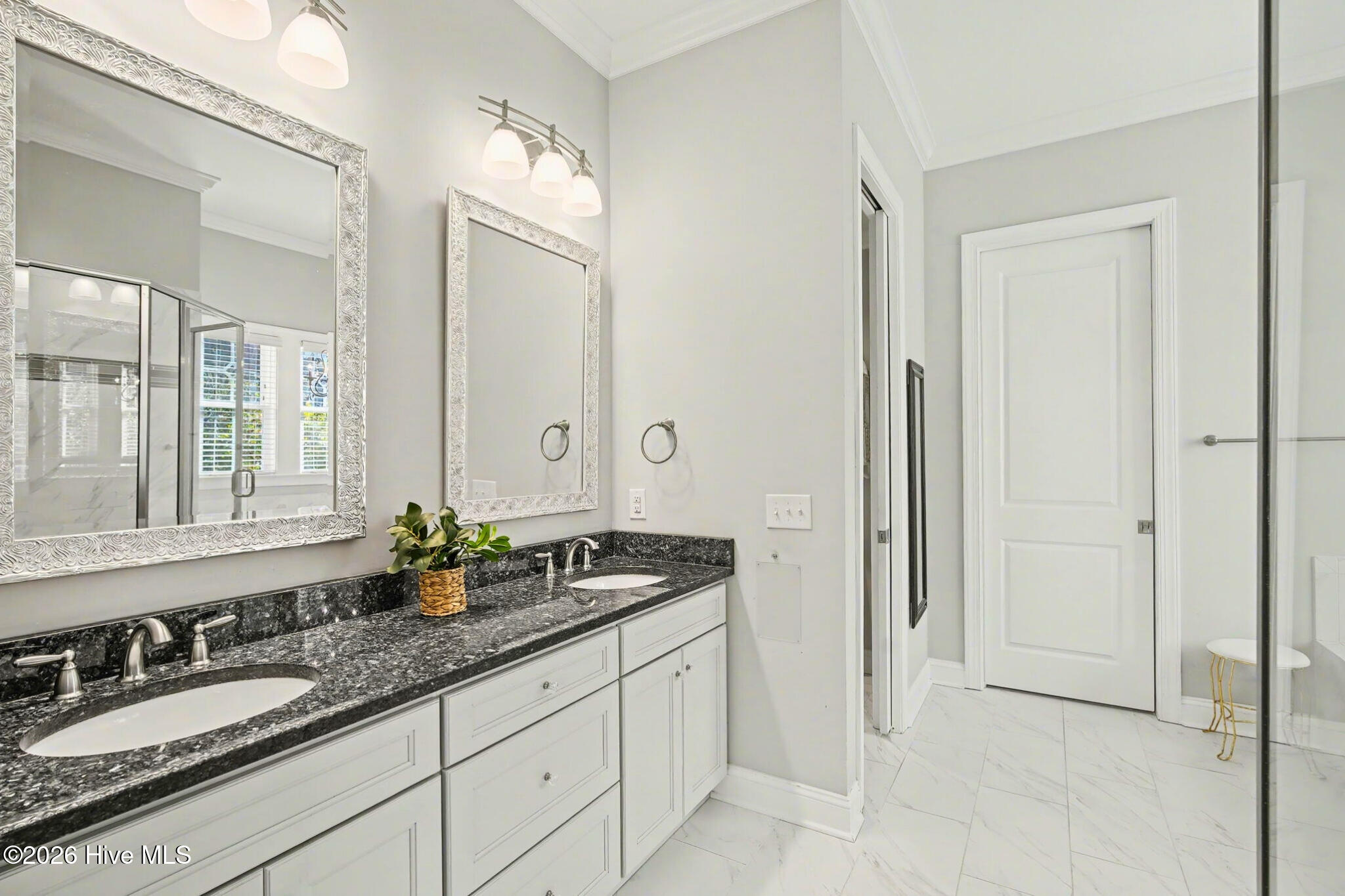 547 Morely Circle SW