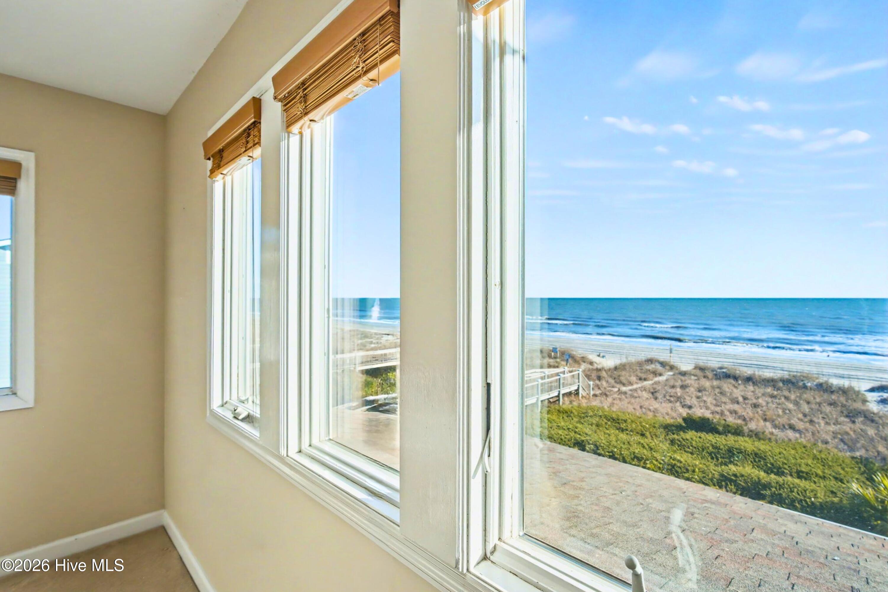 887 Ocean Boulevard W
