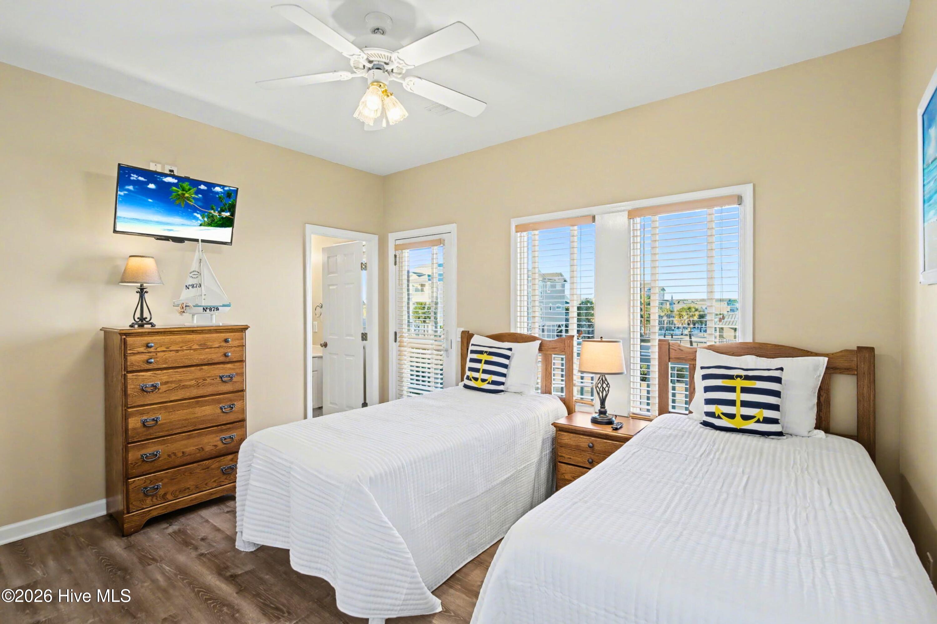 887 Ocean Boulevard W